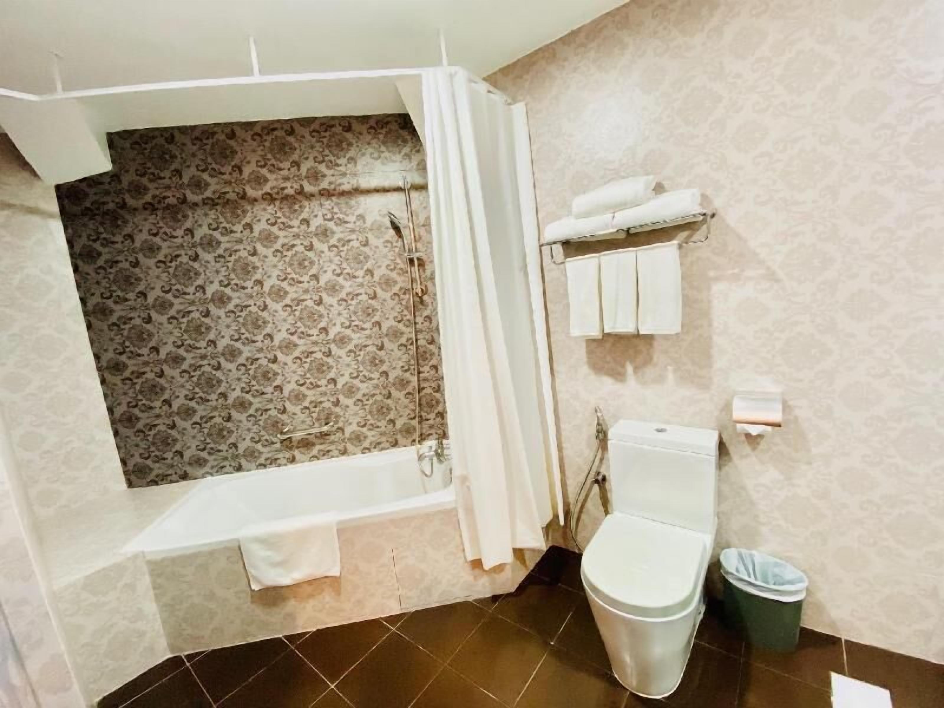 Bagno | Set di cortesia gratuito, asciugacapelli, pantofole, bidet