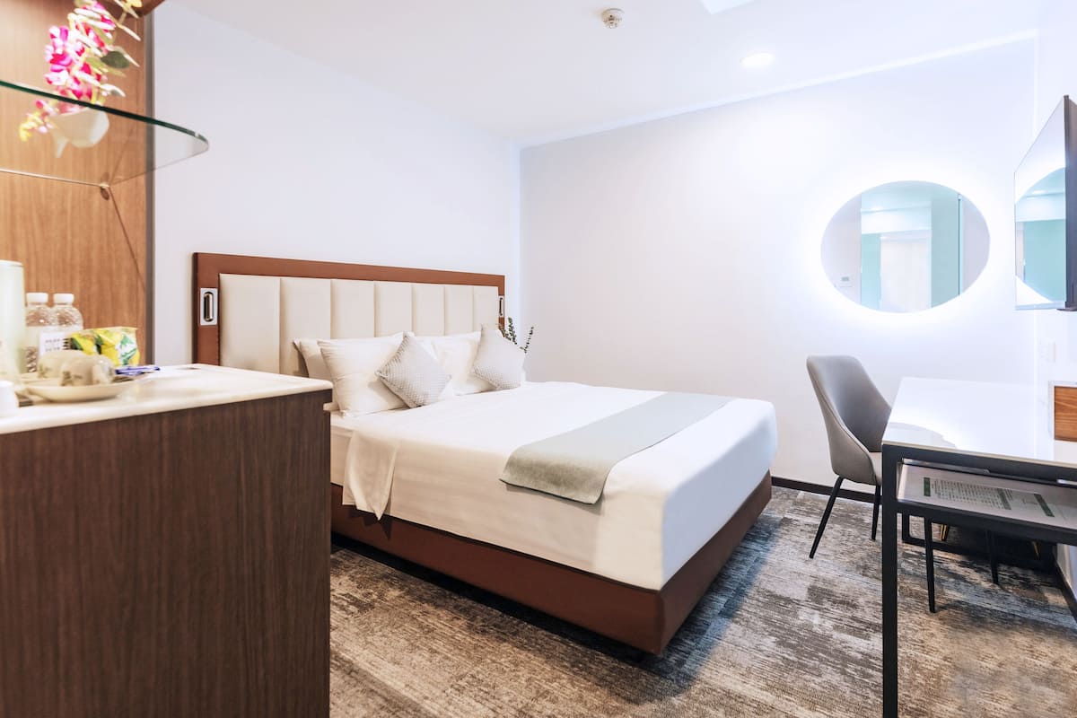 Superior-Zimmer | Hochwertige Bettwaren, kostenlose Minibar, Zimmersafe, Schreibtisch