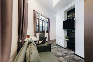 Katong Suite | Premium bedding, free minibar, in-room safe, desk - Santa Grand Hotel East Coast, a NuVe Group Collection (Singapore)