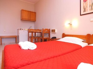 In-room safe, iron/ironing board, cribs/infant beds, rollaway beds - Sunrise Hotel (Chios)