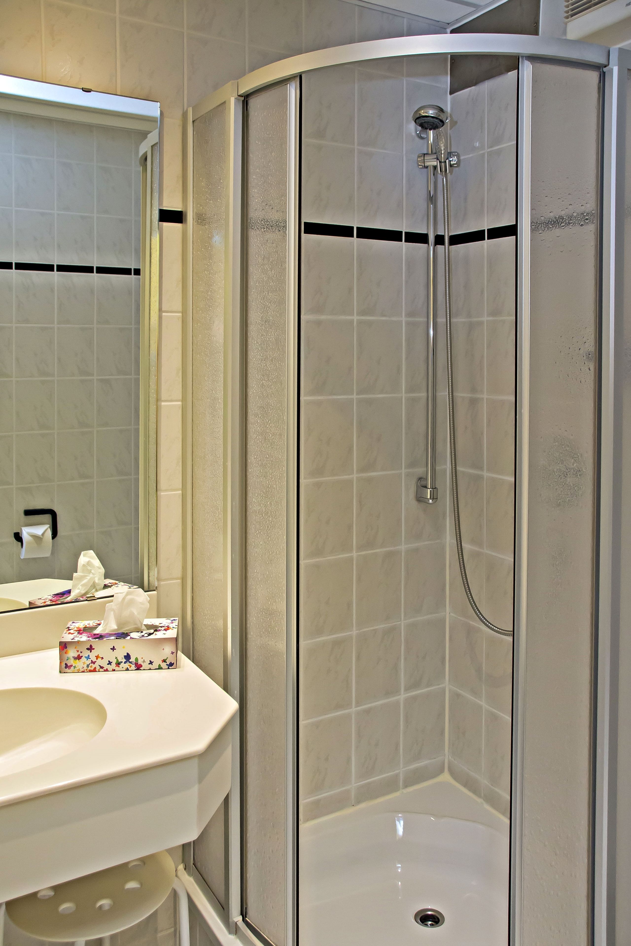 single room | bathroom | shower, towels