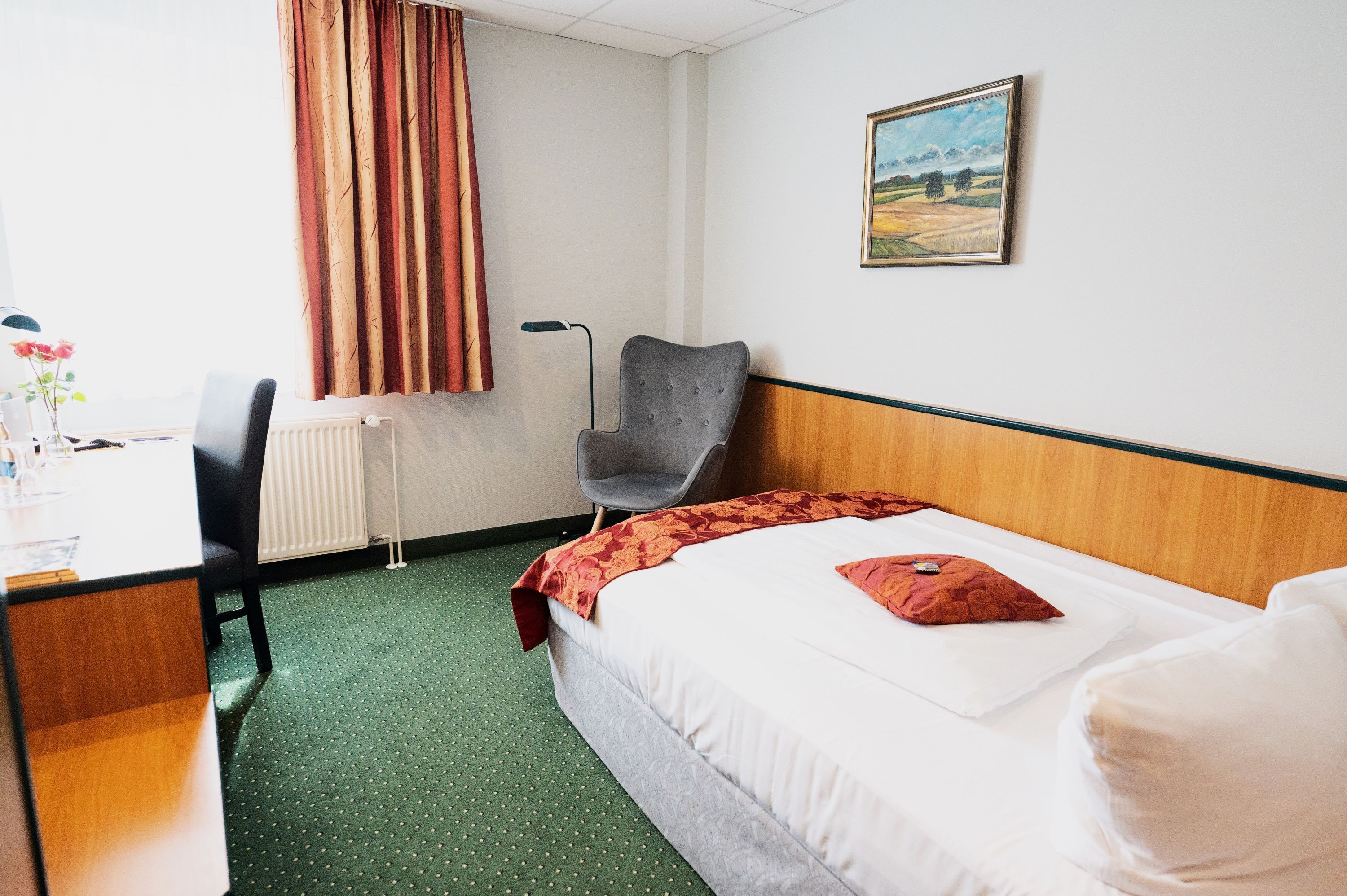 Single Room | In-room safe, desk, iron/ironing board, free cribs/infant beds