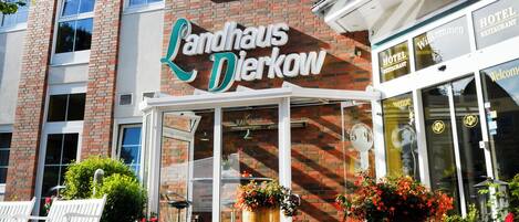 المنشأة من الخارج