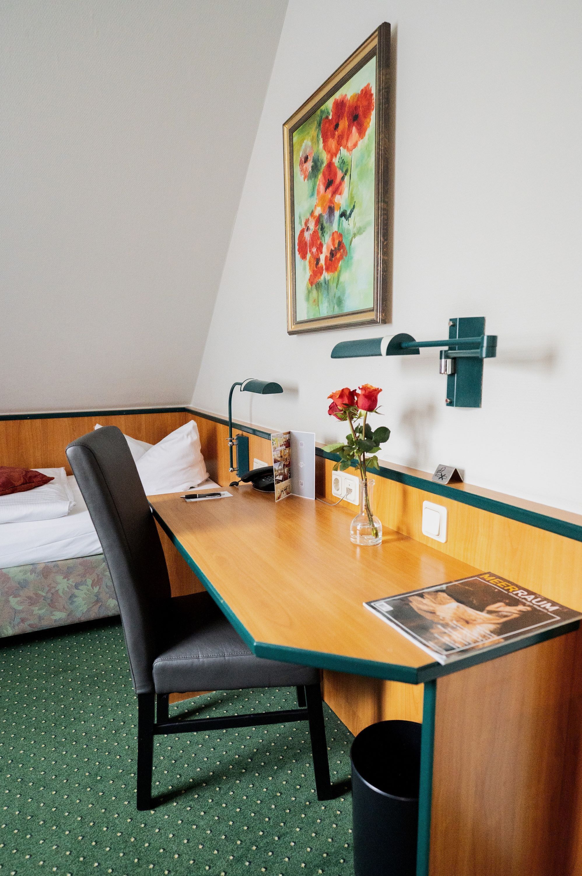 Single Room | In-room safe, desk, iron/ironing board, free cribs/infant beds