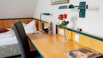 Single Room | In-room safe, desk, iron/ironing board, free cribs/infant beds