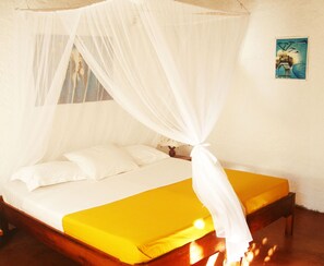 In-room safe, free cribs/infant beds, rollaway beds - Kintana Resort & Spa (Nosy Be)