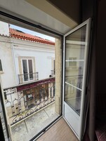 Soundproofing, free WiFi, bed sheets