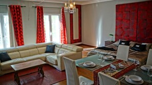 Flat-screen TV - Lagos Center Studios (Lagos)