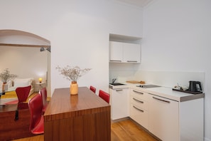 Deluxe Studio | Private kitchen | Fridge, electric kettle