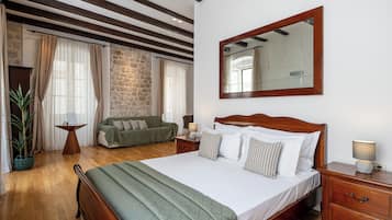 Estudio Deluxe | Escritorio, tabla de planchar con plancha y cunas gratuitas