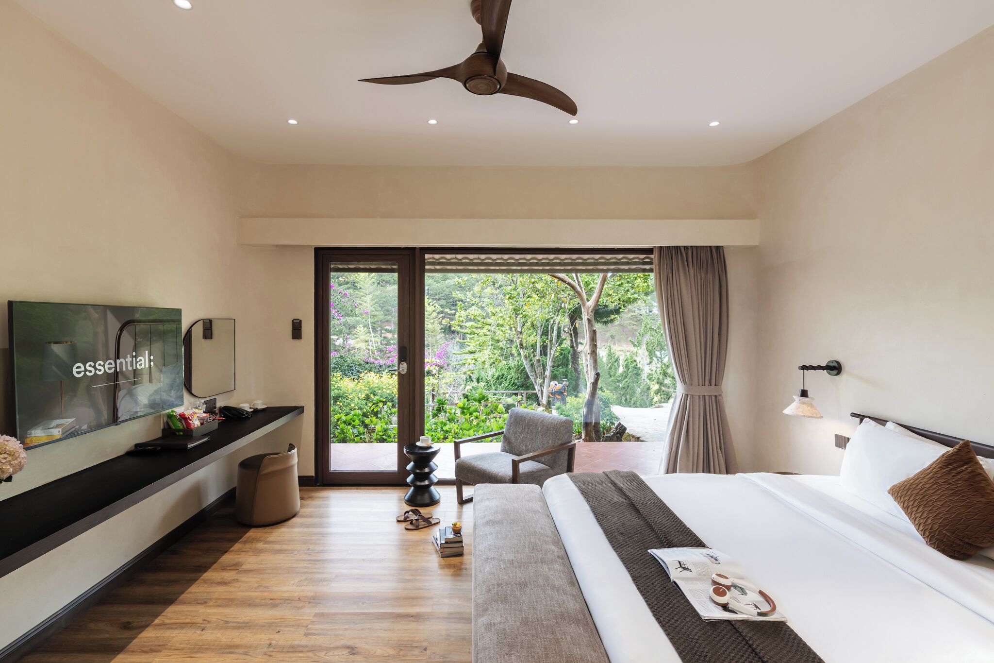 Deluxe Bungalow, Mountain View | Premium bedding, minibar, in-room safe, desk