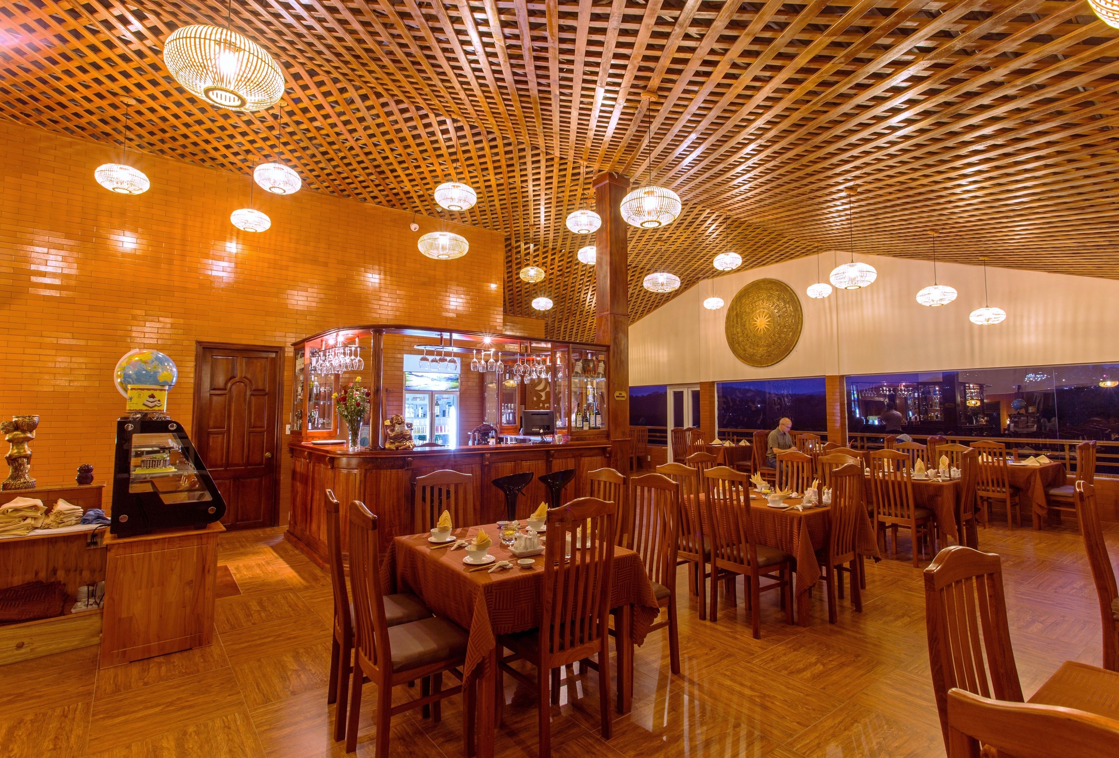 breakfast, lunch, dinner served; international cuisine, garden views