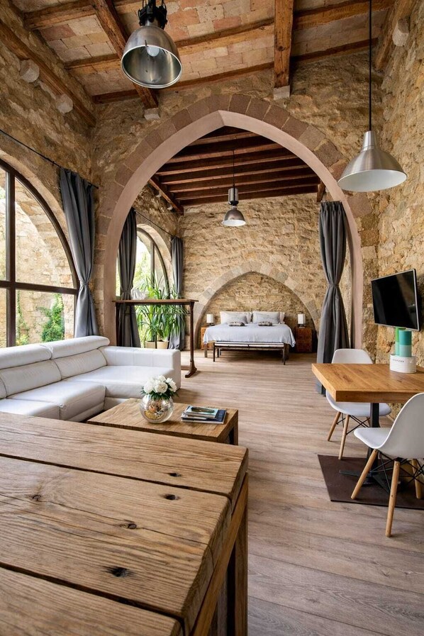 Suite El Tinell | 4 bedrooms, premium bedding, memory foam beds, in-room safe