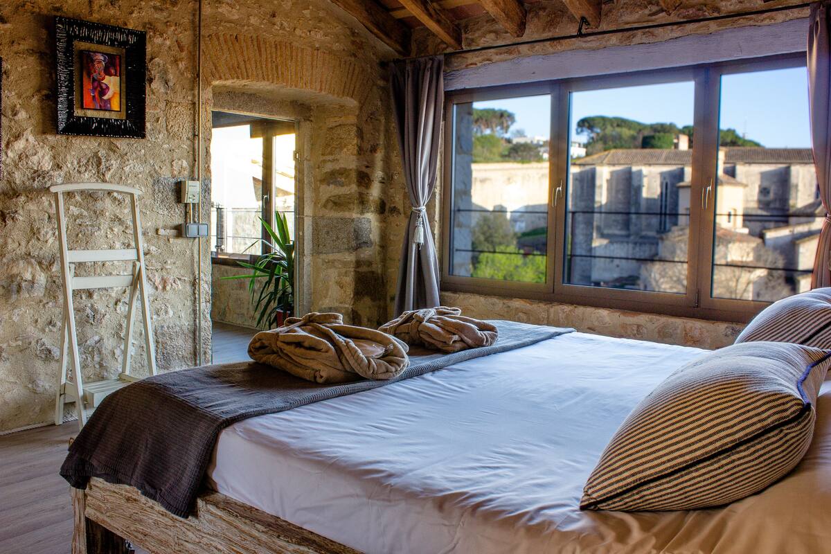 Suite El Badiu | 4 Schlafzimmer, hochwertige Bettwaren, Betten mit Memory-Foam-Matratzen