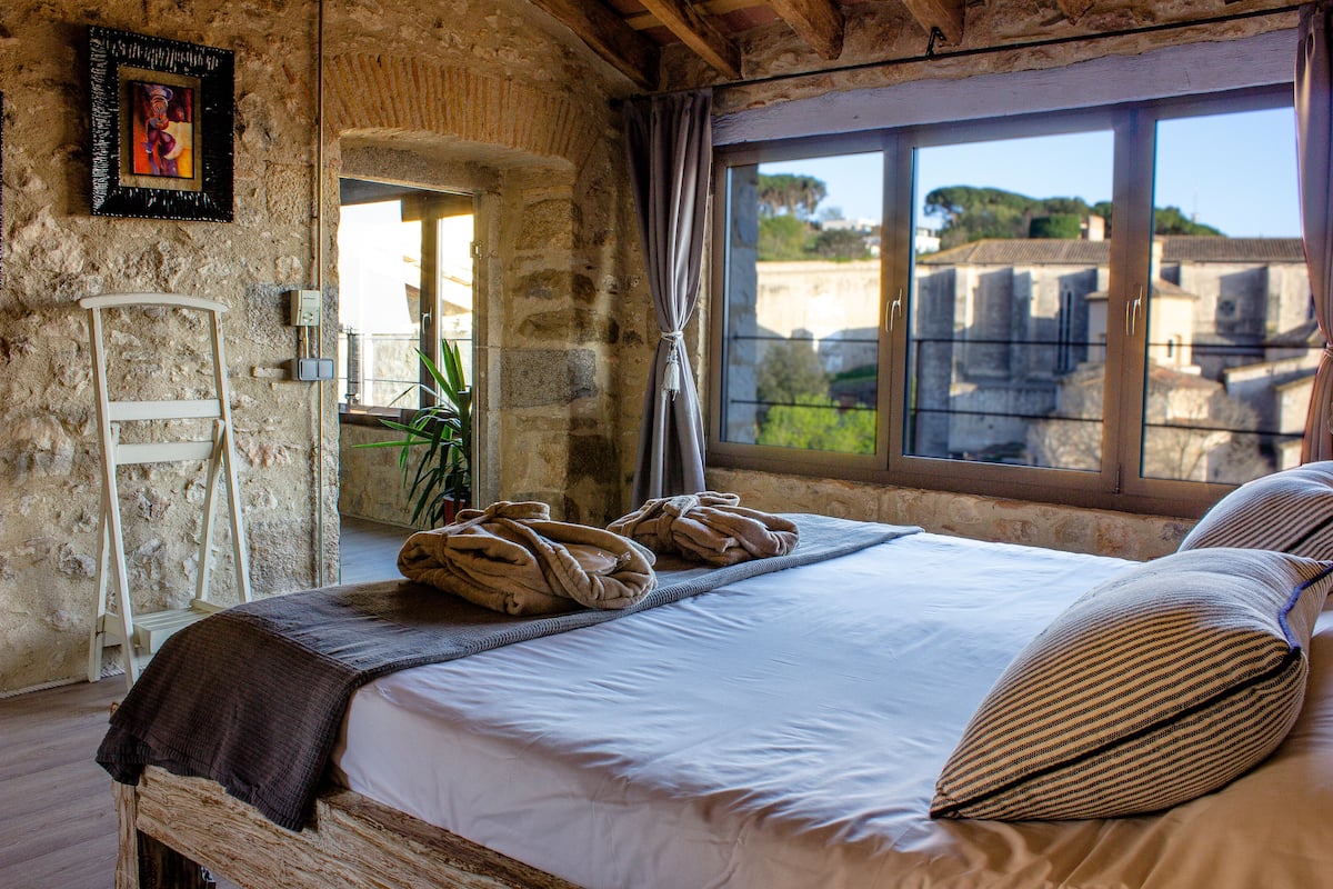 Suite El Badiu | 4 bedrooms, in-room safe, individually decorated, individually furnished