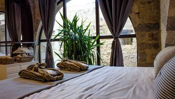 Suite El Tinell | 4 kamar tidur, brankas, dan didekorasi berbeda-beda