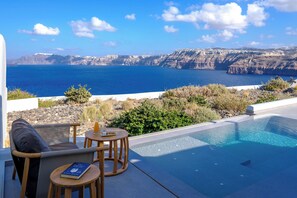 Private pool - Neptune Luxury Spa Suites (Santorini)