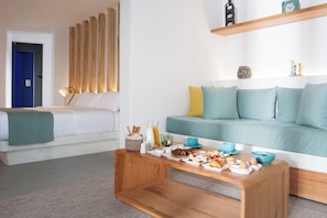 Deluxe Suite,Private pool, Caldera view | In-room dining