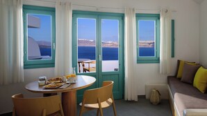 Premium Suite, Plunge Pool, Caldera view | リビングルーム