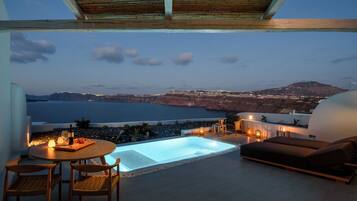 Deluxe Suite,Private pool, Caldera view | Piscina privada