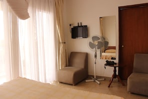 Flat-screen TV - Sky Hotel International (Kampala)