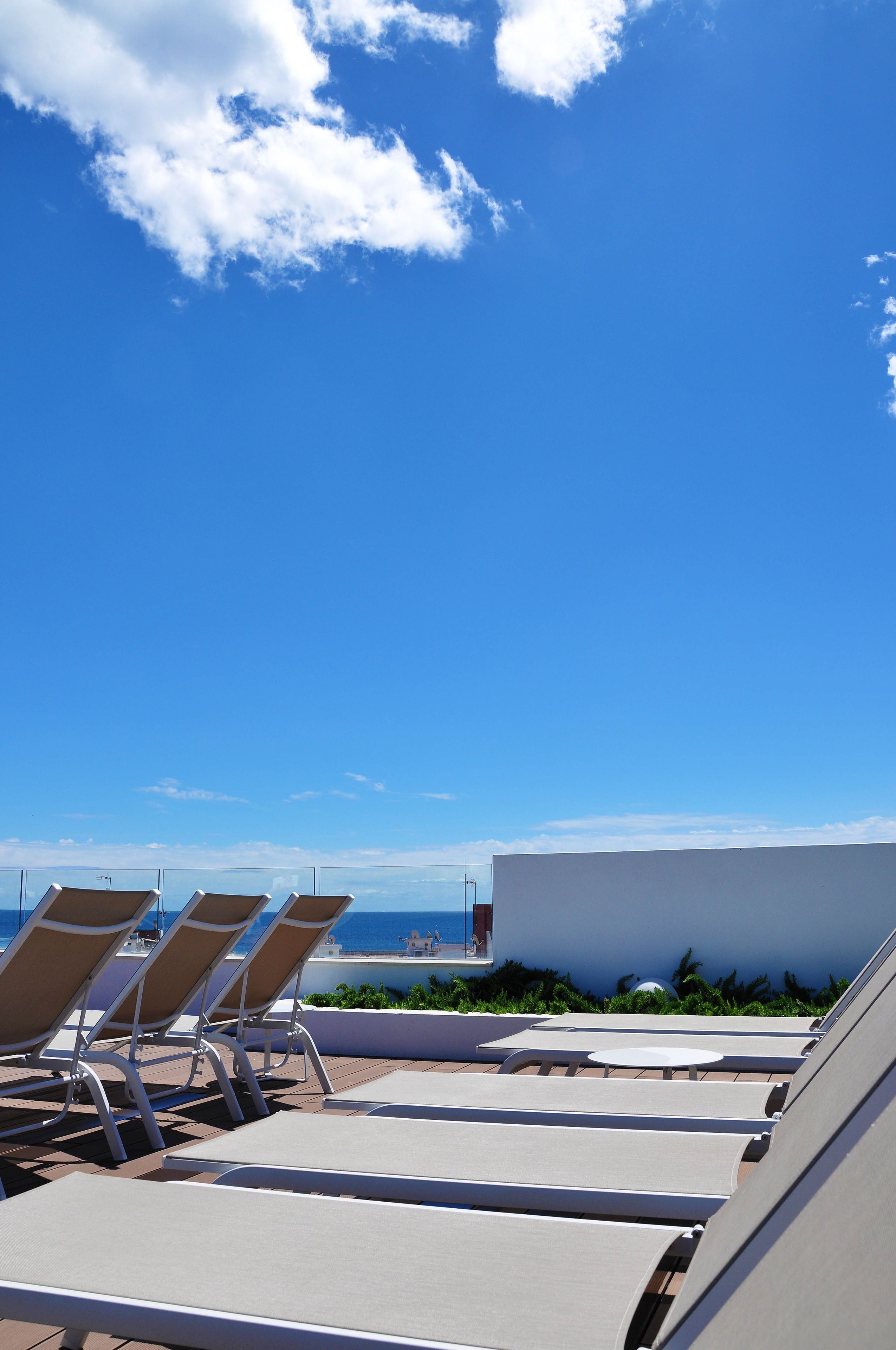 Una piscina al aire libre de temporada