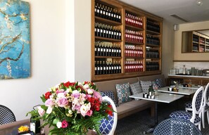 Breakfast and dinner served - Apartaments B-Llobet Sun & Confort (Ibiza Town)