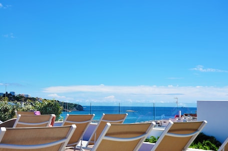 Piscina externa sazonal. Apartaments B-Llobet Sun & Confort