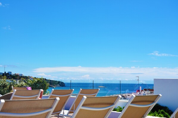 Seasonal outdoor pool - Apartaments B-Llobet Sun & Confort (Ibiza Town)