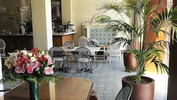 Desayuno buffet incluido todos los días