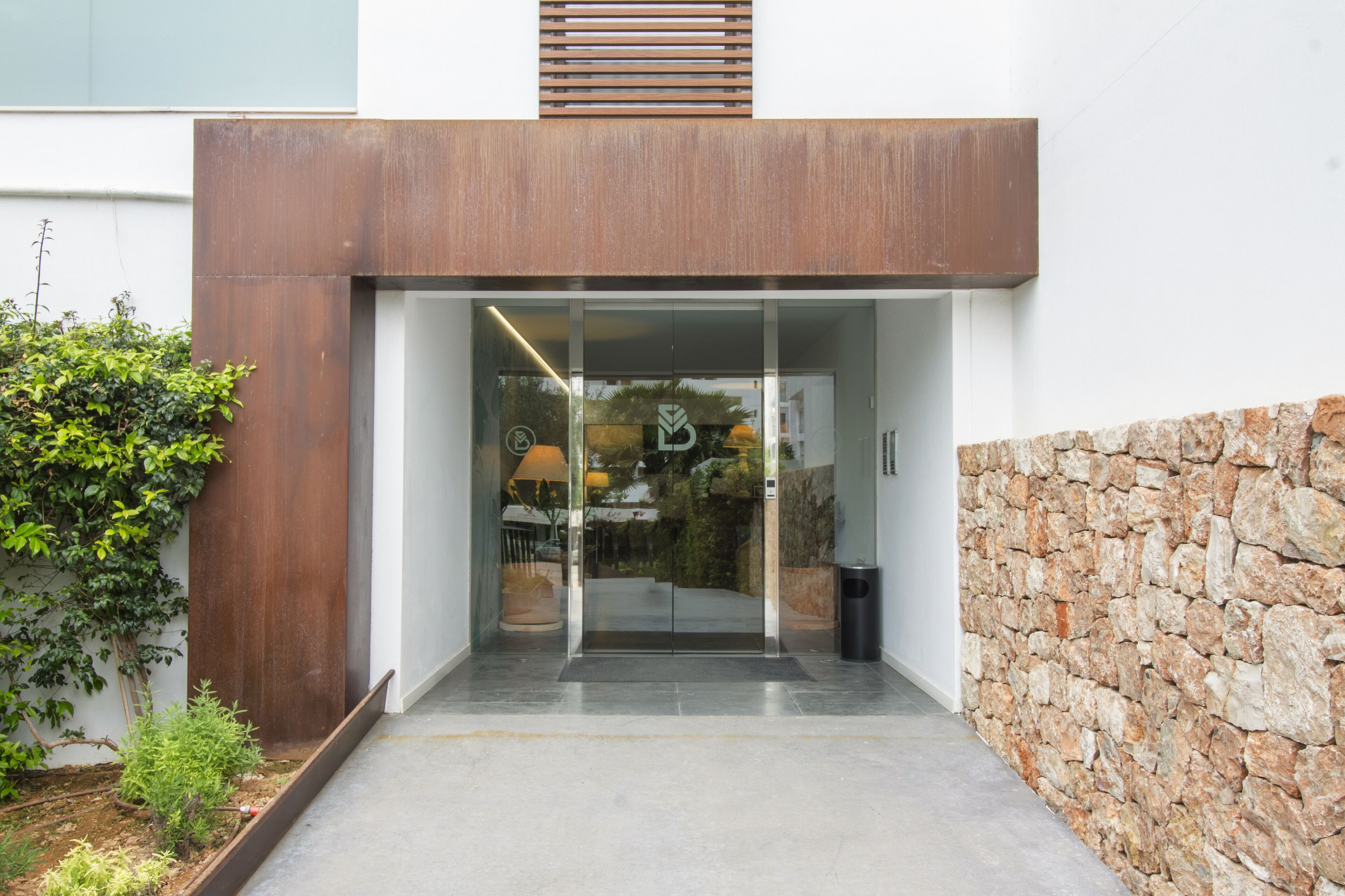 Entrada al alojamiento