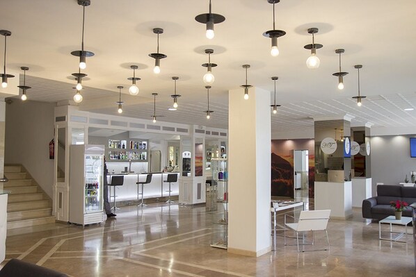 Lobby sitting area - Hotel Trovador (Puerto de la Cruz)