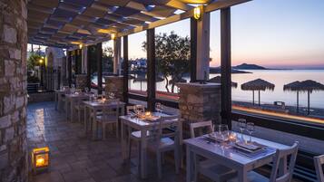 Poolside bar