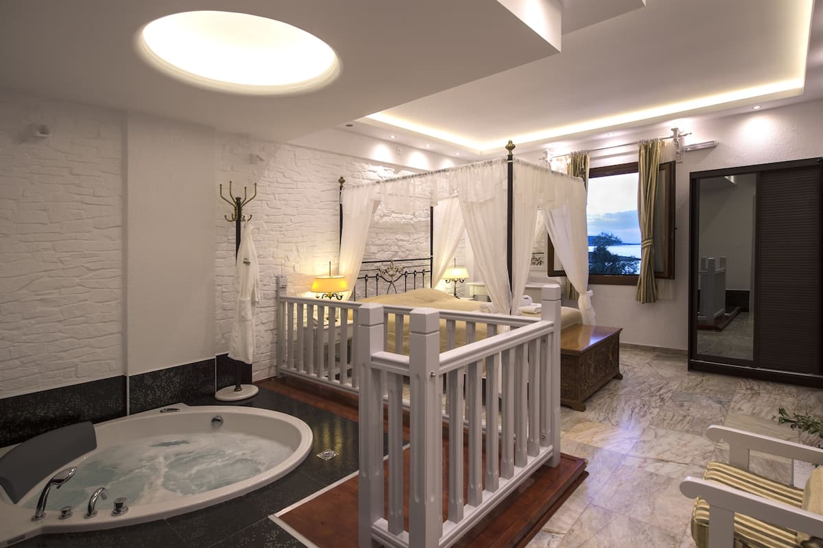 Executive Suite, Sea View | Egyptian cotton sheets, premium bedding, minibar, in-room safe