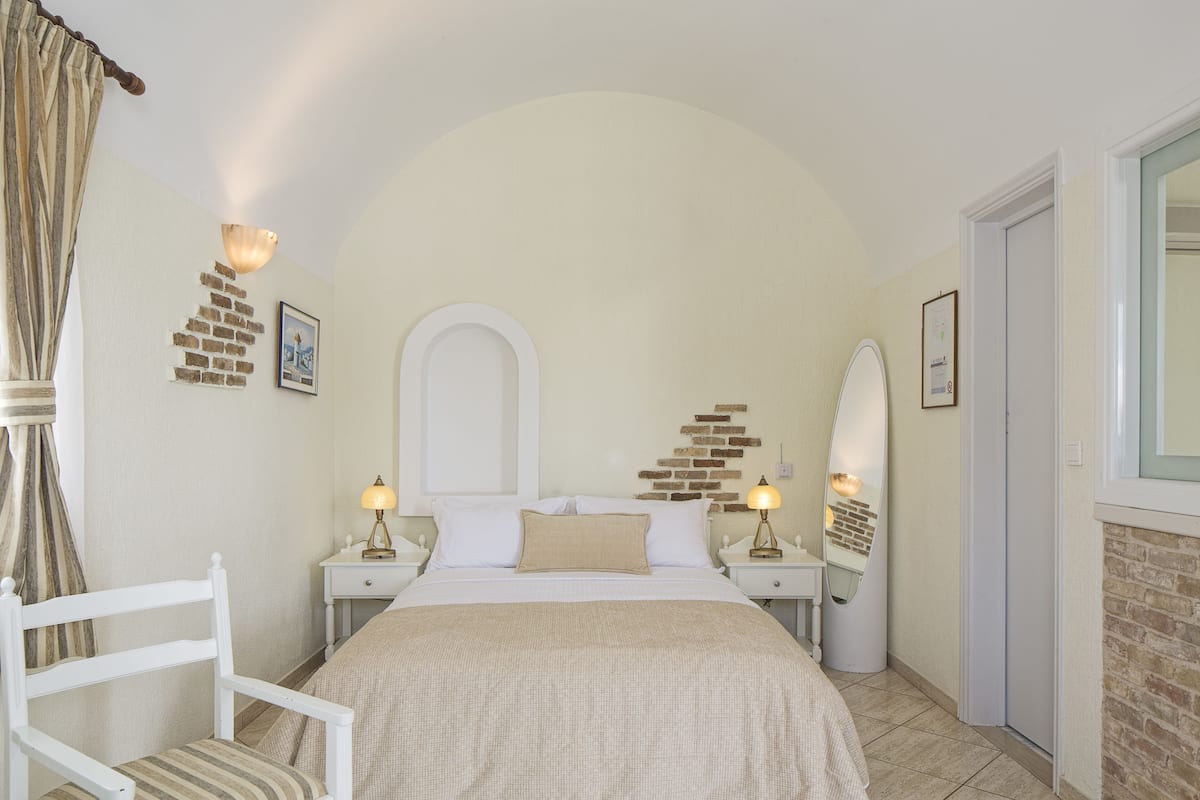 Standard Room | Egyptian cotton sheets, premium bedding, minibar, in-room safe