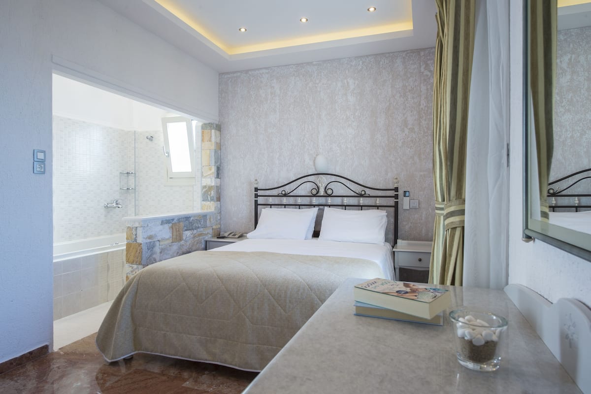 Suite | Egyptian cotton sheets, premium bedding, minibar, in-room safe