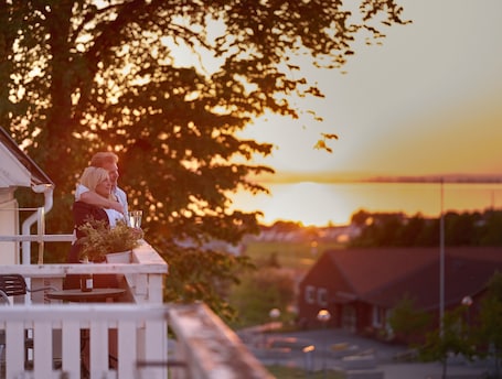 Superior Double Room, Partial Lake View | Individually decorated, individually furnished, blackout drapes