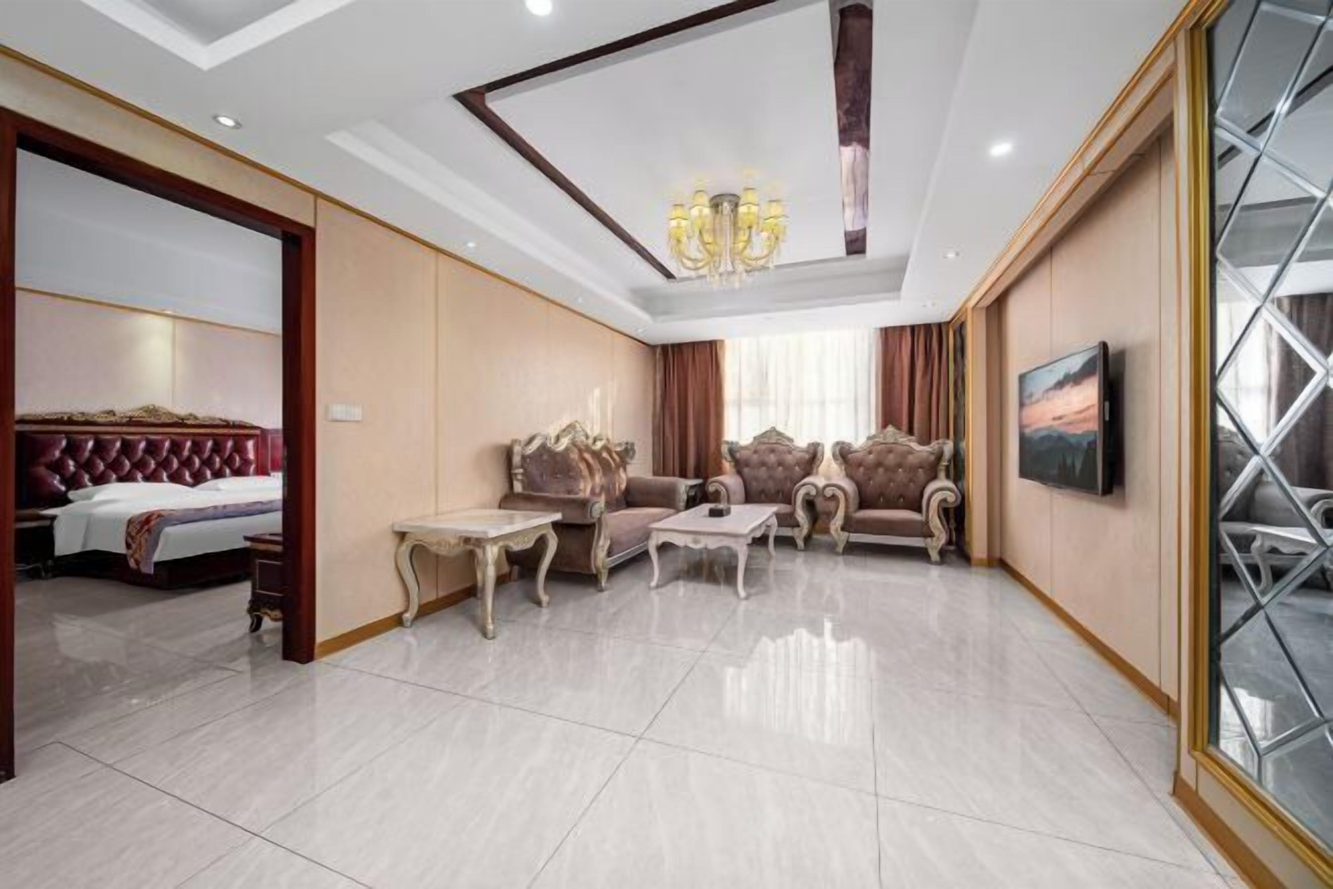 Minibar, in-room safe, alarm clocks