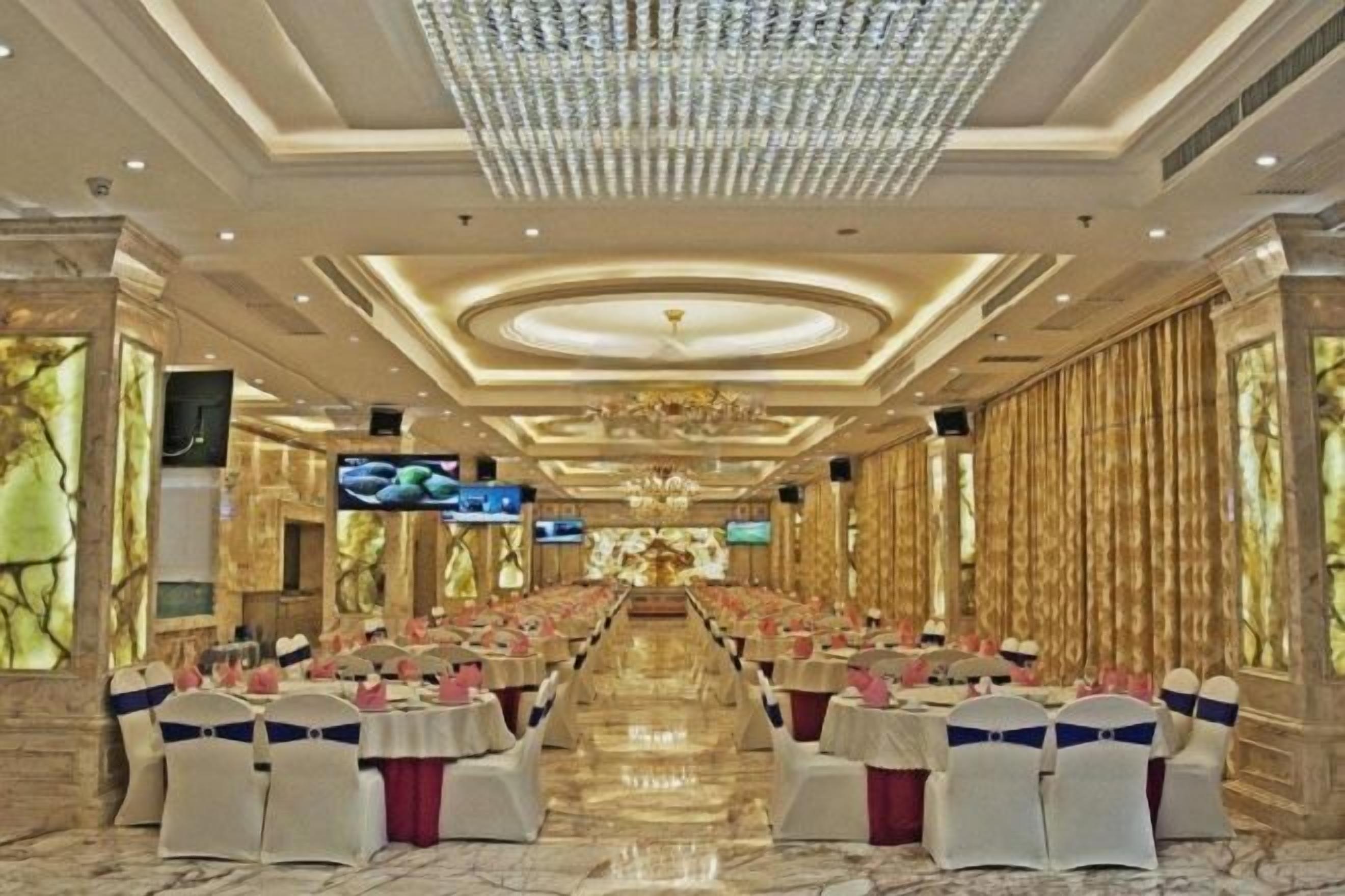 供應早餐、午餐、晚餐；中國菜