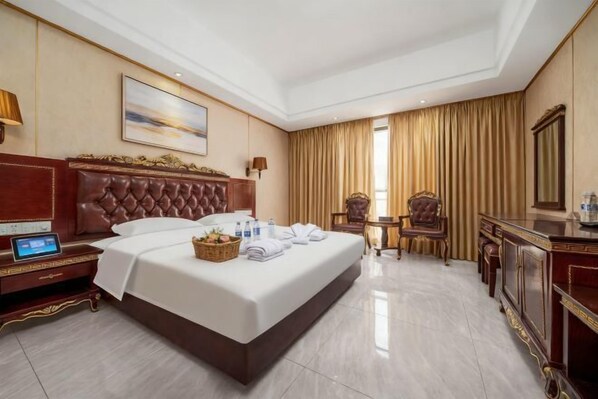 Minibar, in-room safe, alarm clocks