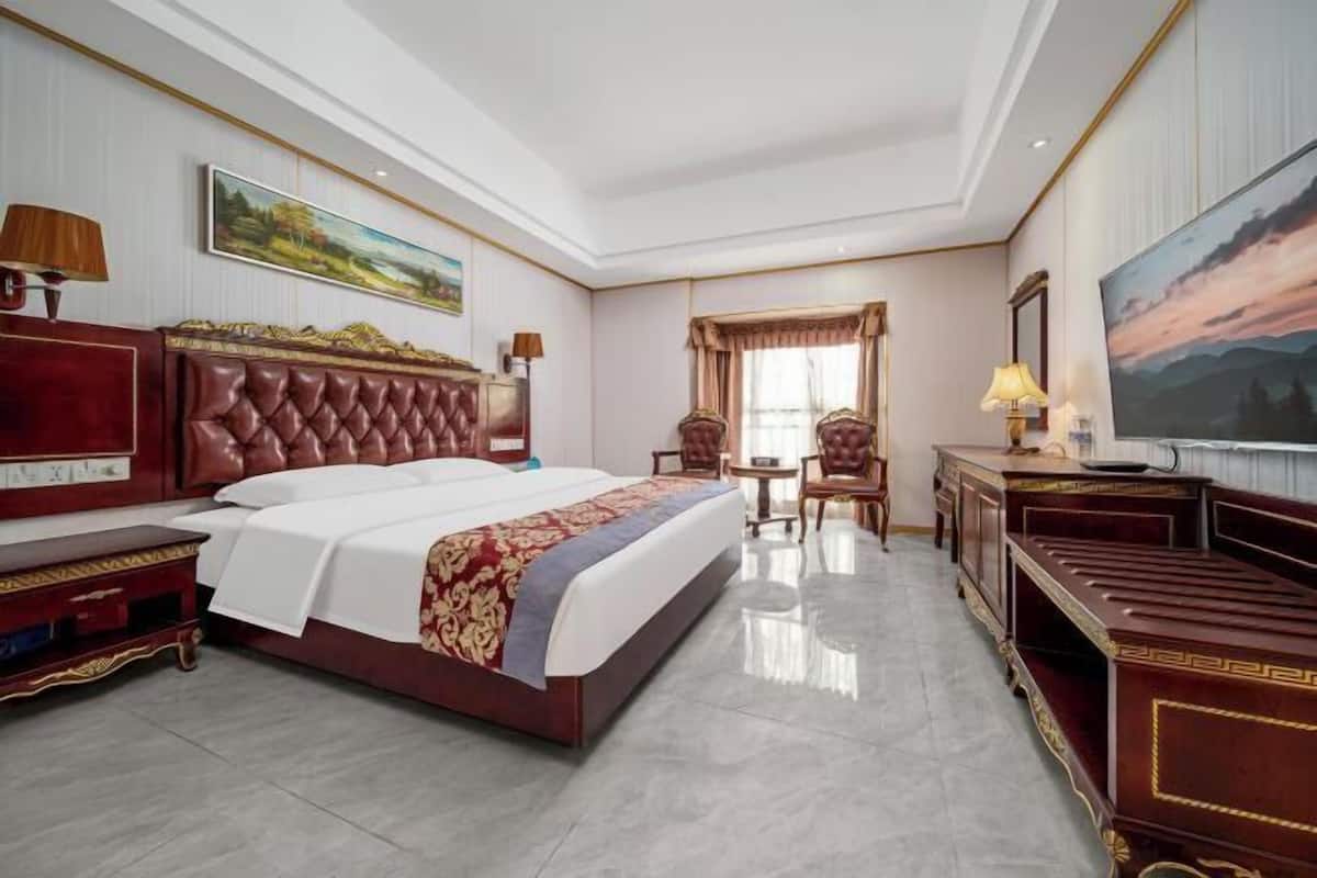 Minibar, két bảo mật tại phòng, đồng hồ báo thức