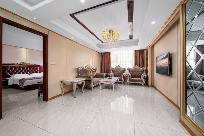 Minibar, in-room safe, alarm clocks