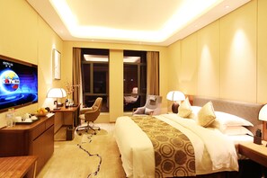 商務客房, 1 張特大雙人床, 吸煙房 | 迷你吧、客房內保險箱、書桌、熨斗/熨衣板