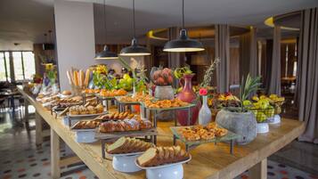 Free daily continental breakfast