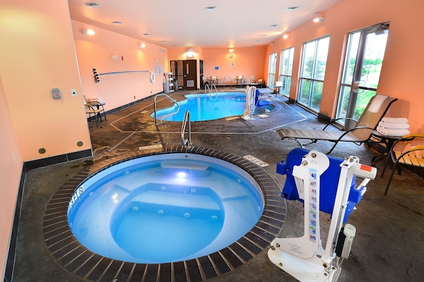 Indoor spa tub