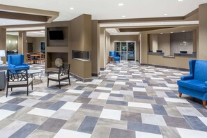 Lobby - Baymont by Wyndham Grand Forks (Grand Forks)