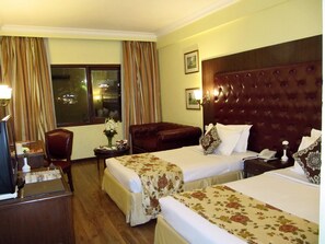Superior Twin Room, 1 King Bed, Non Smoking, Garden View | Premium bedding, minibar, in-room safe, desk