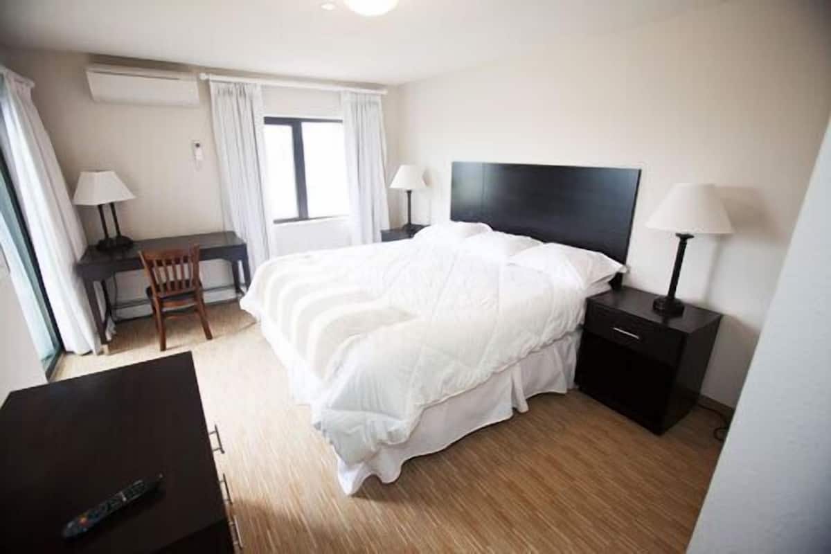 Ropa de cama de alta calidad y escritorio