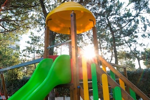 Área de juegos infantiles al aire libre