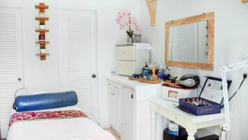 Enjoy a cozy space with a bed, desk, and vanity area, complete with a lamp, radio, and mirror.